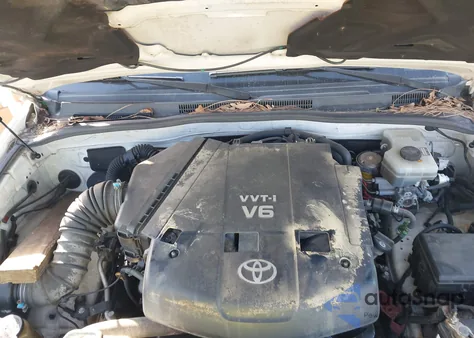 2004 Toyota 4Runner Sr5 Sport V6 z USA, uszkodzony, nr VIN JTEBU14R348017440